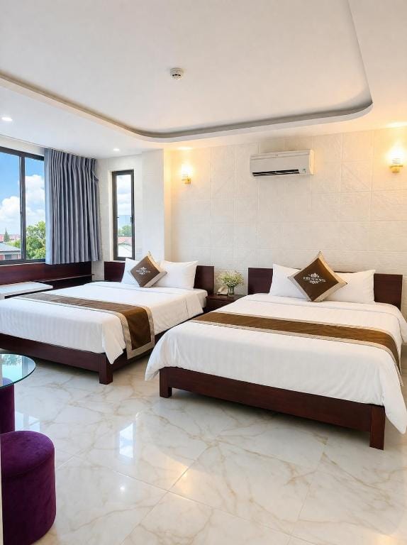 White Rose Hotel — 4