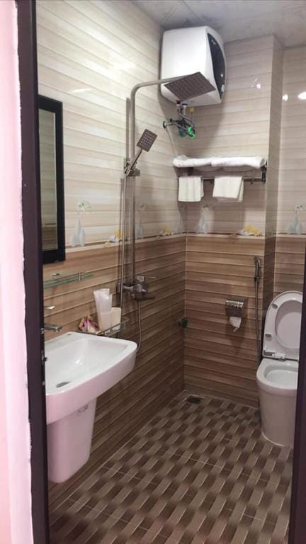 Nhật Bảo Hotel HG - by BAY LUXURY — 3