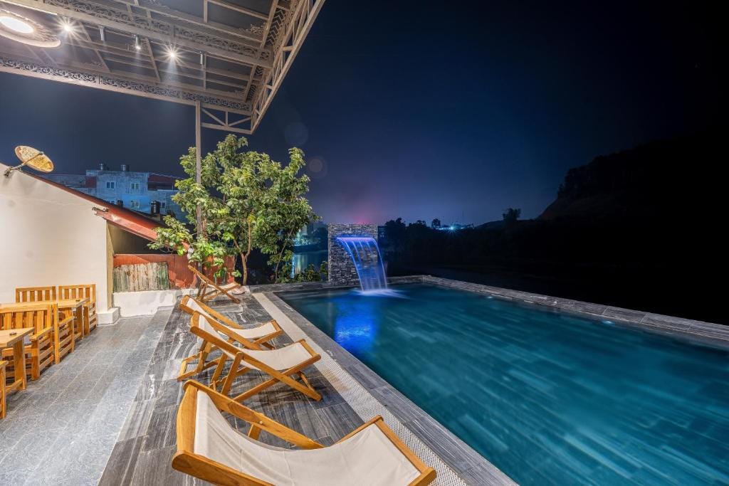 Odyssey Hotel 2, Tours & Motorbikes Rental — 1