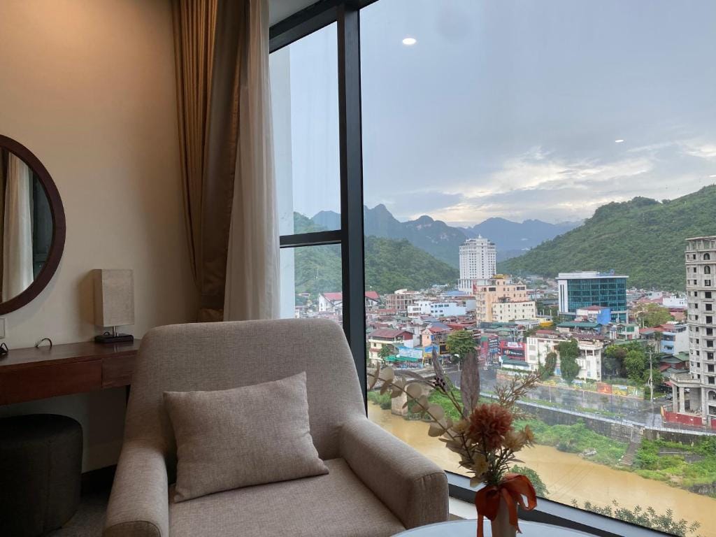 YEN BIEN LUXURY HOTEL — 4