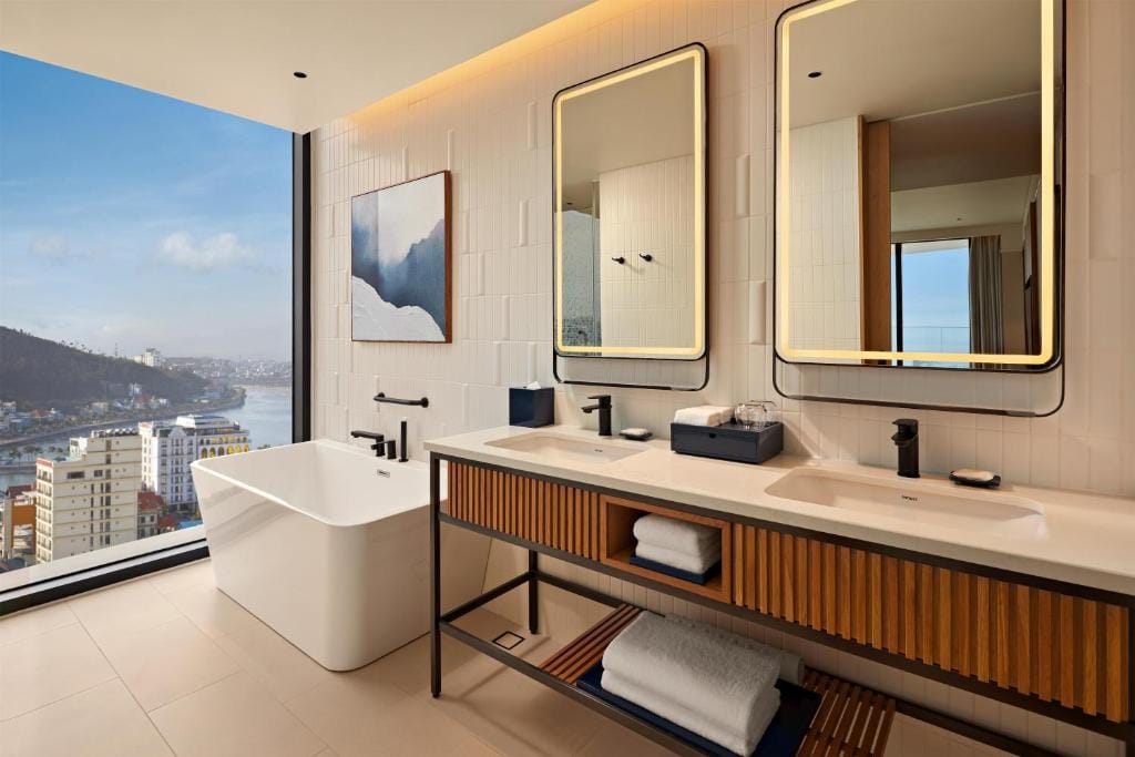 Hyatt Place Ha Long Bay, Bai Chay — 2