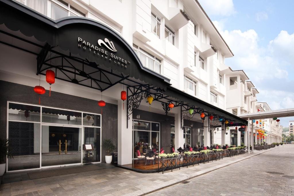 Paradise Suites Hotel — 1
