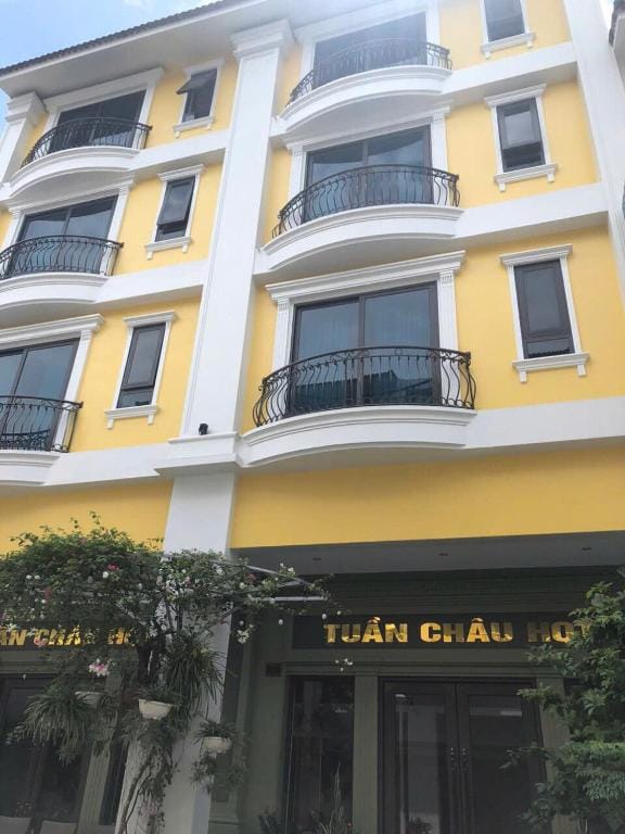 Tuần Châu HQT — 1