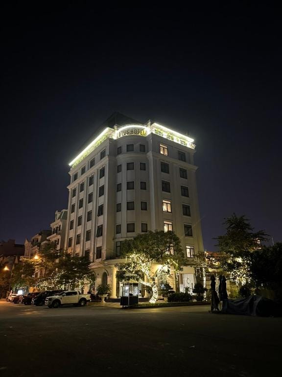 Lotus Hotel & Apartment — 1
