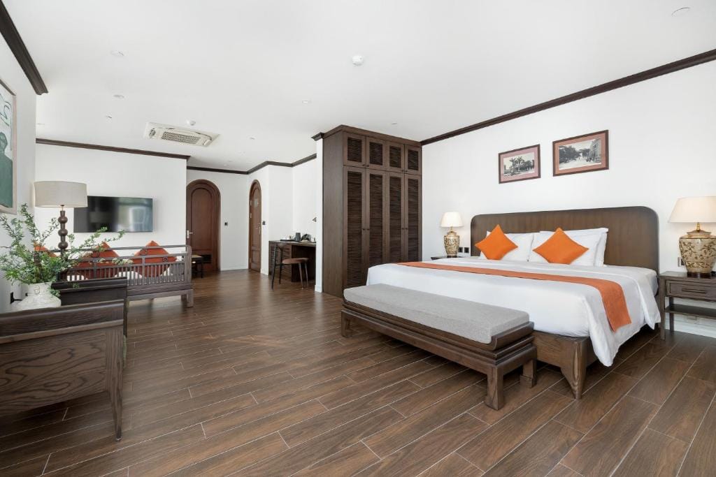 Paul Chabot Hotel — 4