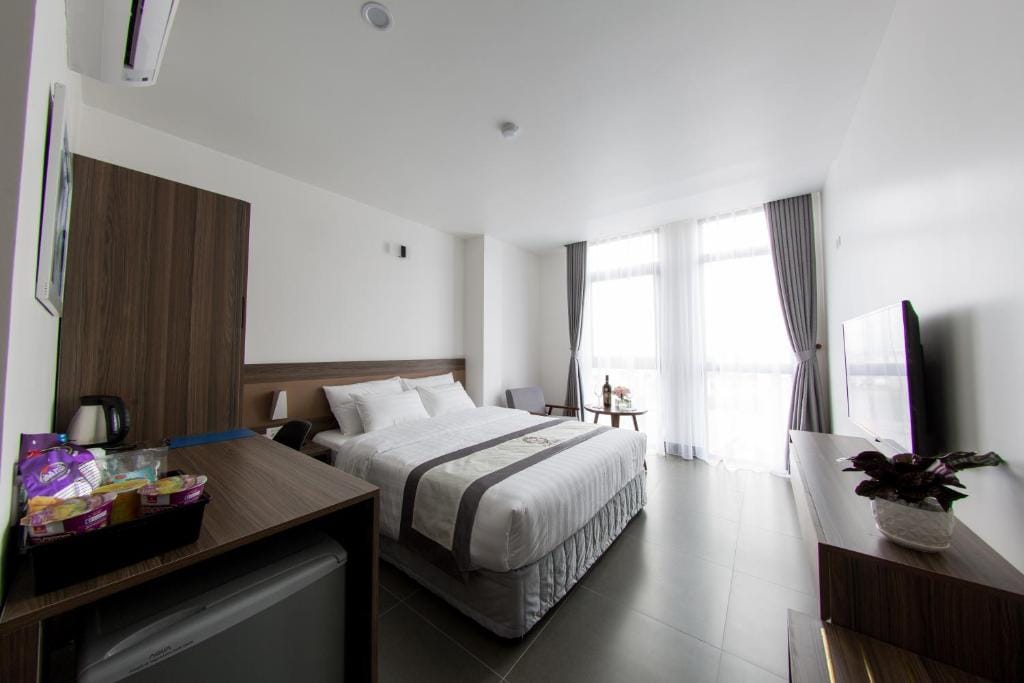 Punt Hotel — 2