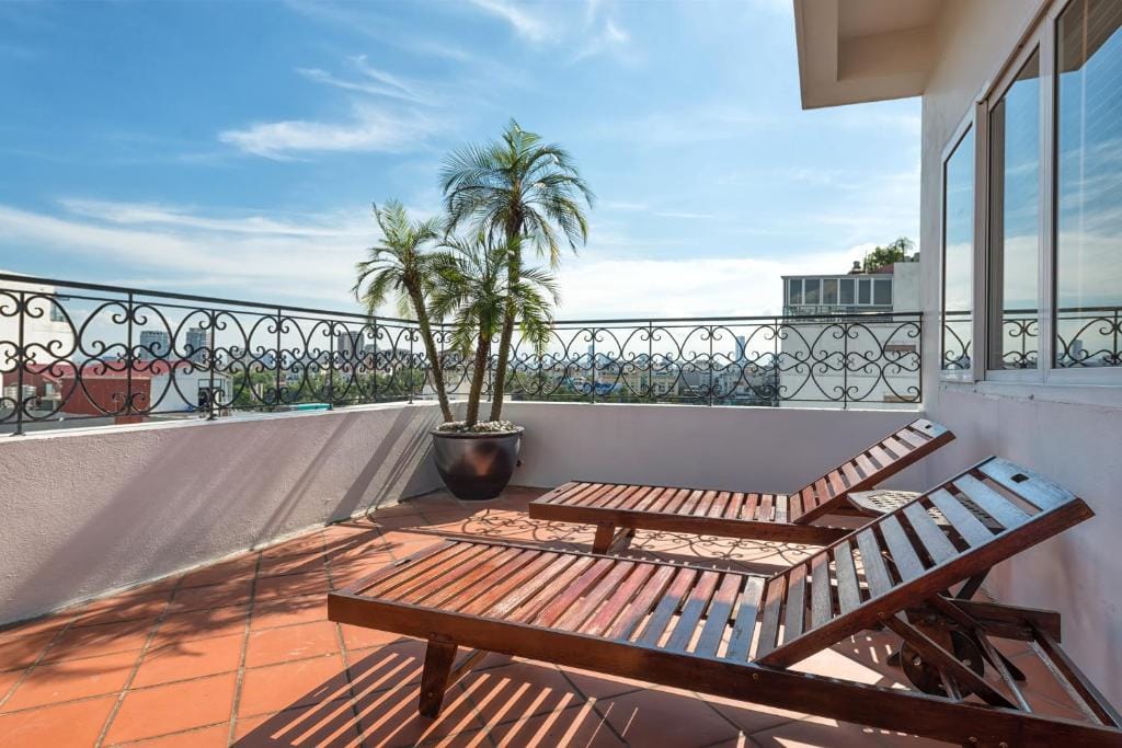 Hanoi E Central Luxury Hotel — 1