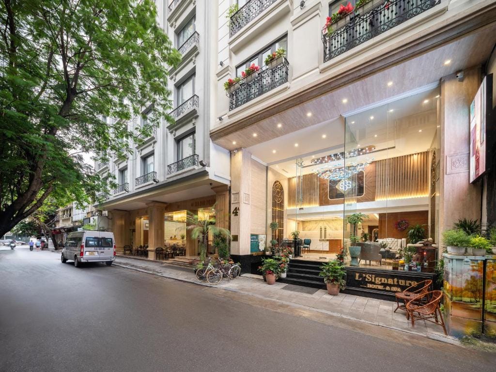 L'Signature Hotel & Spa — 1