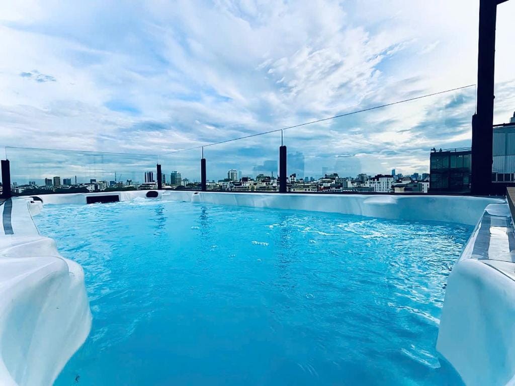Lucien Hanoi Lakeside Hotel & Rooftop — 1