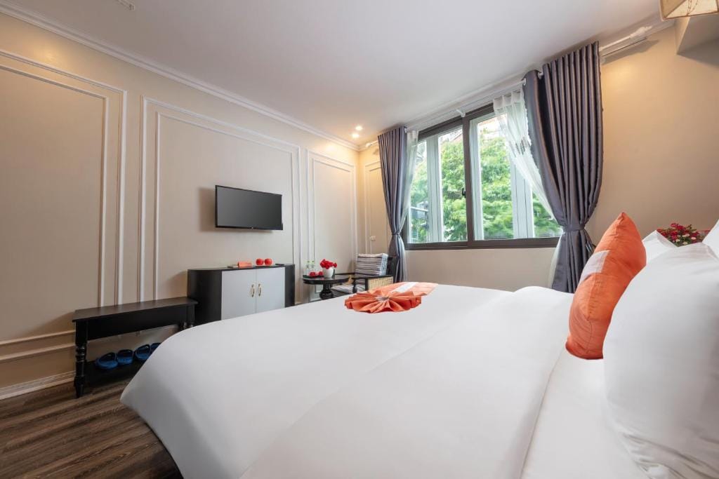 Omina Hotel & Travel — 2