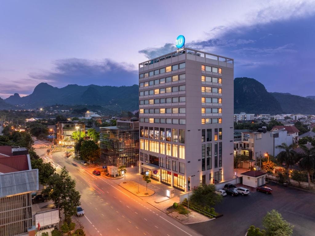 Tru by Hilton Hoa Binh City Centre — 4