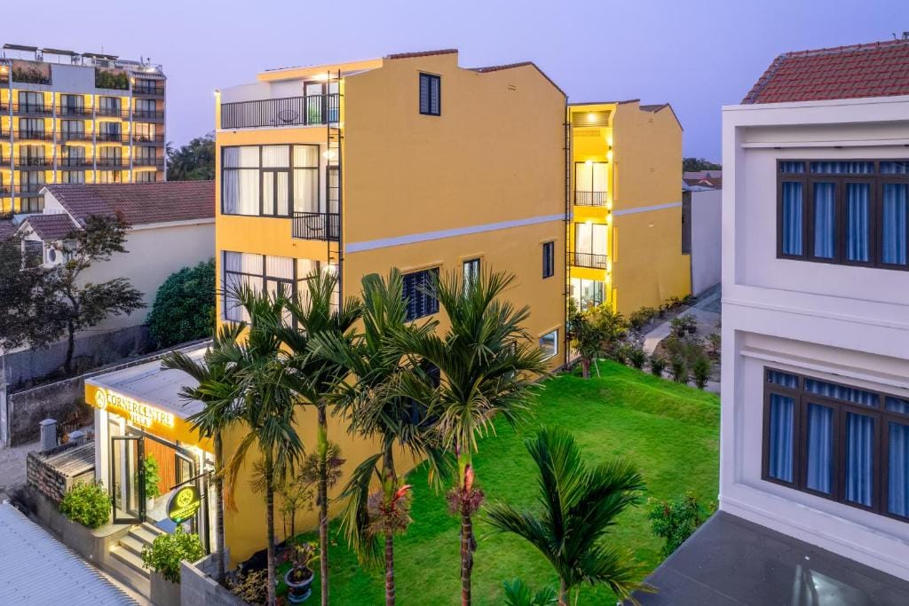 Corner Centre Villa Hoi An — 1