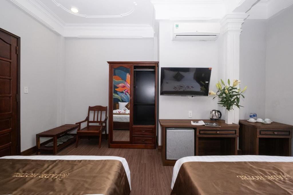 Jade Hotel — 4