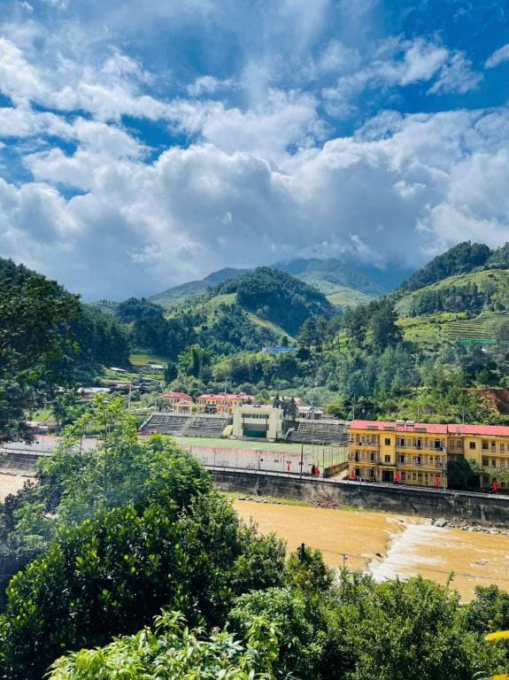 Moon Hotel ,taxi ,trek & Spa — 5