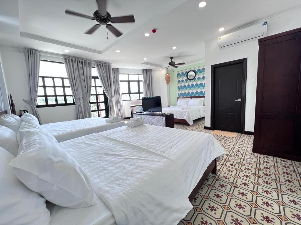 Wanderlust Hotel — 2