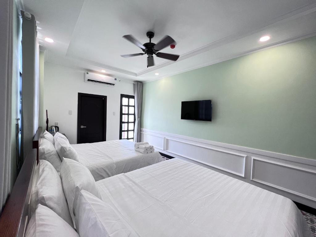 Wanderlust Hotel — 5