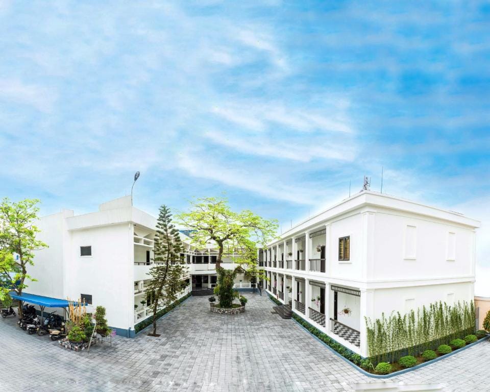 Khách sạn Dệt — 1
