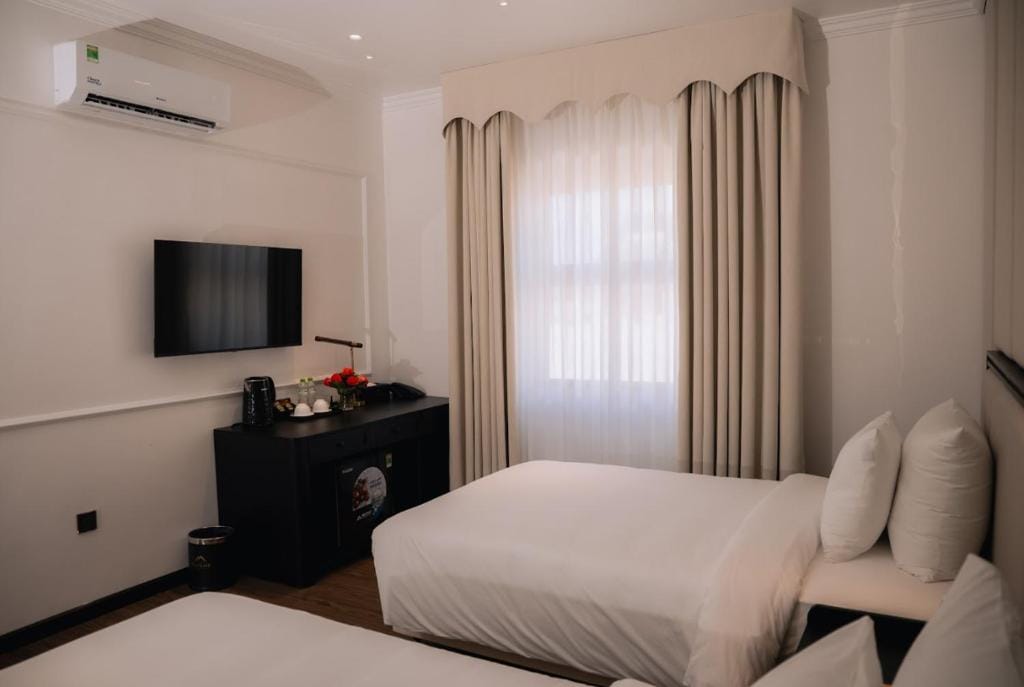 The Manor Hotel — 5