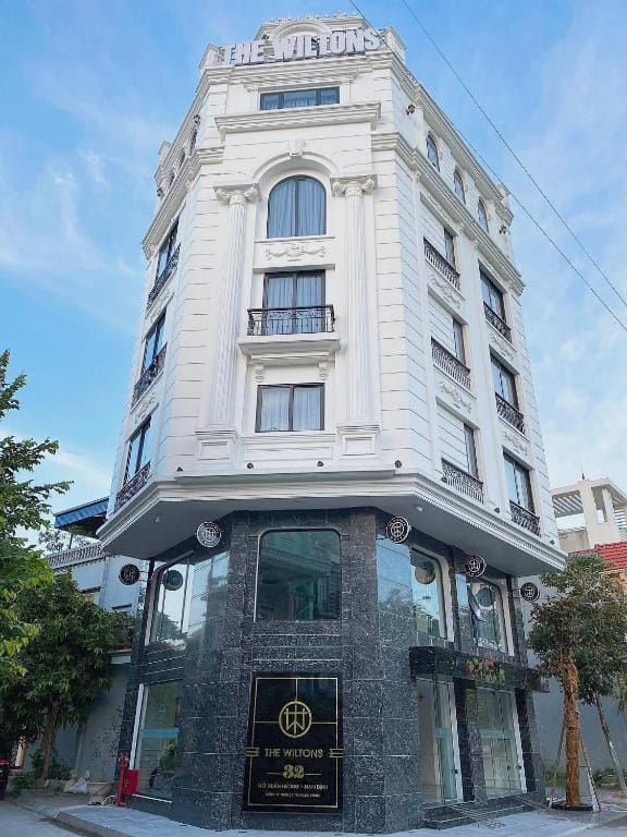 The wiltons hotel — 1