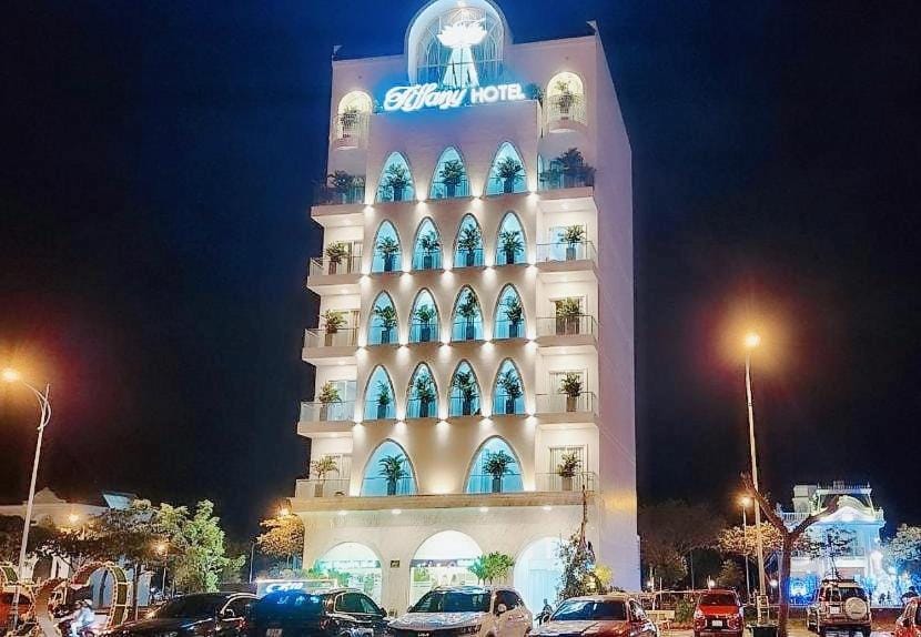 Tiffany Hotel & Restaurant — 1