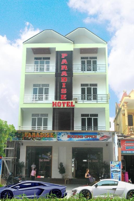 Paradise Hotel — 1