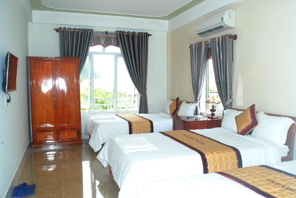 Paradise Hotel — 2