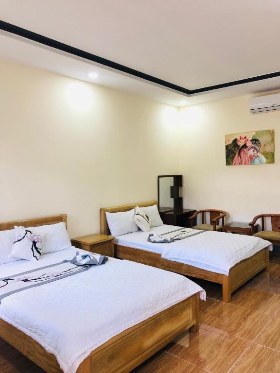 Long Van Hotel — 2