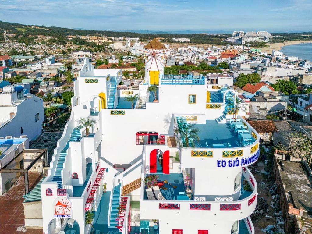 Happiness Hotel — 1