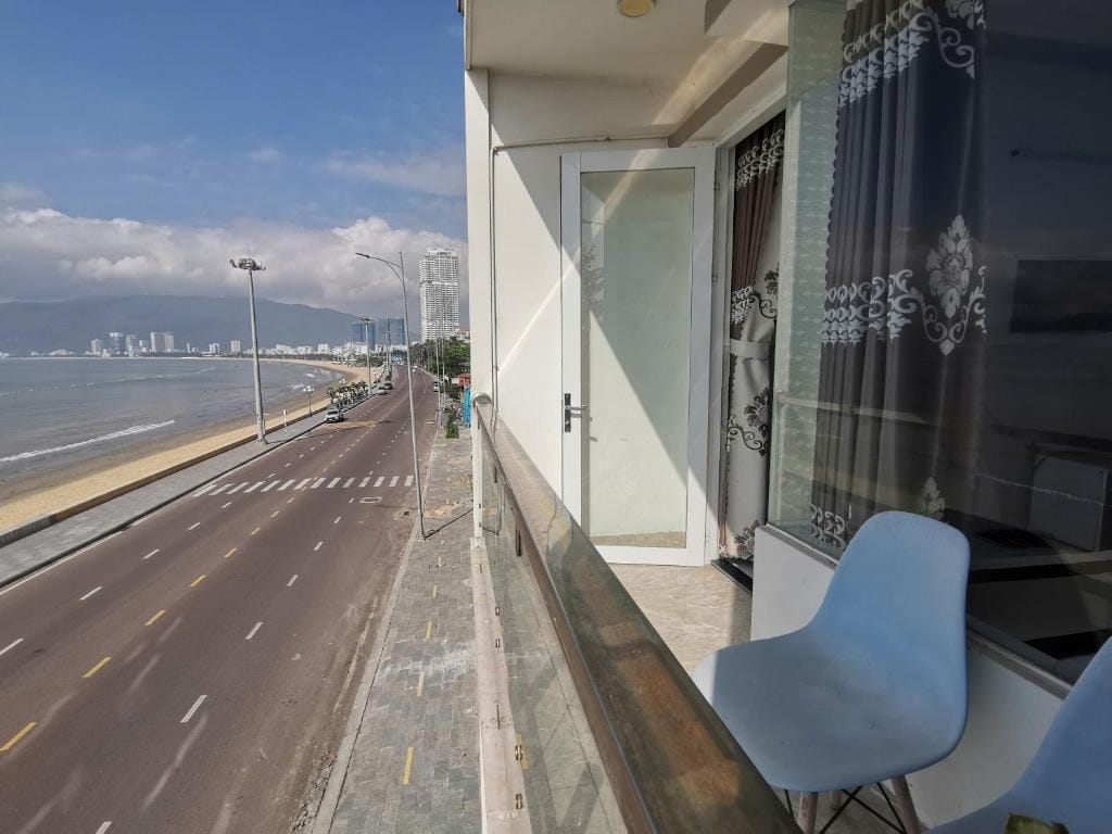 Hotel Vi-vu nhìn ra biển — 1