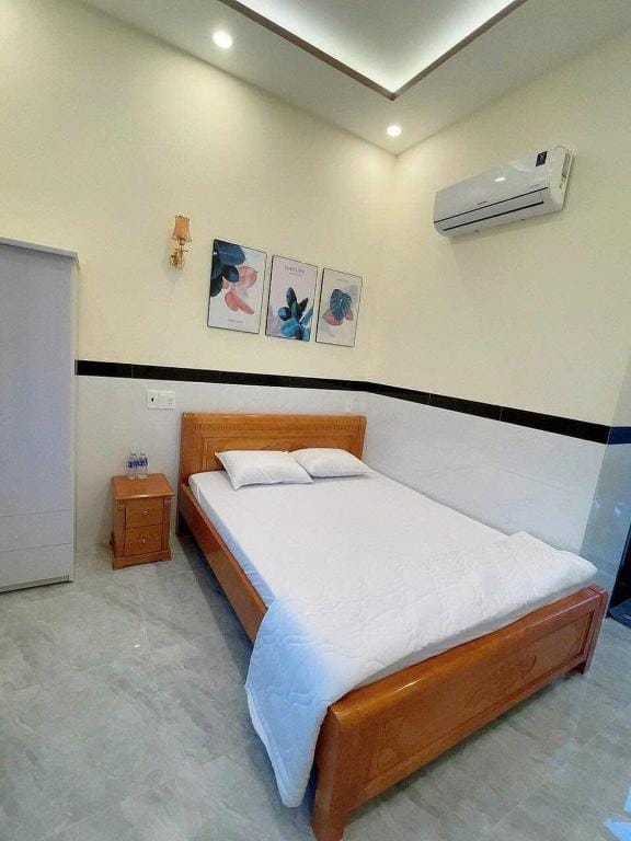 Nhà Nghỉ Phát Lợi — 1