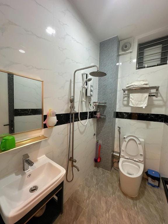 Nhà Nghỉ Phát Lợi — 3