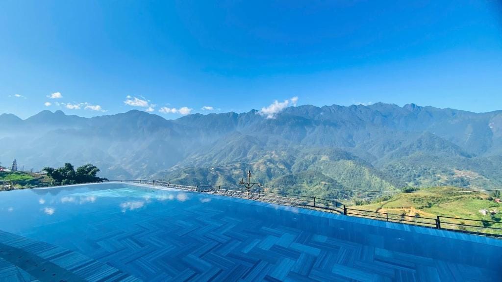 Fansipan View Hotel — 1