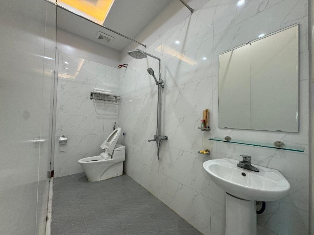 Linh San Hotel — 3