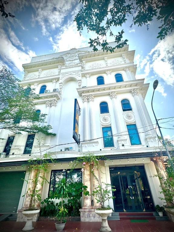 Linh San Hotel — 5