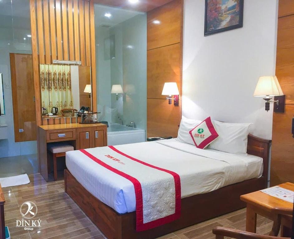 Khách sạn Dìn Ký Cổng Chào Bình Dương — 5