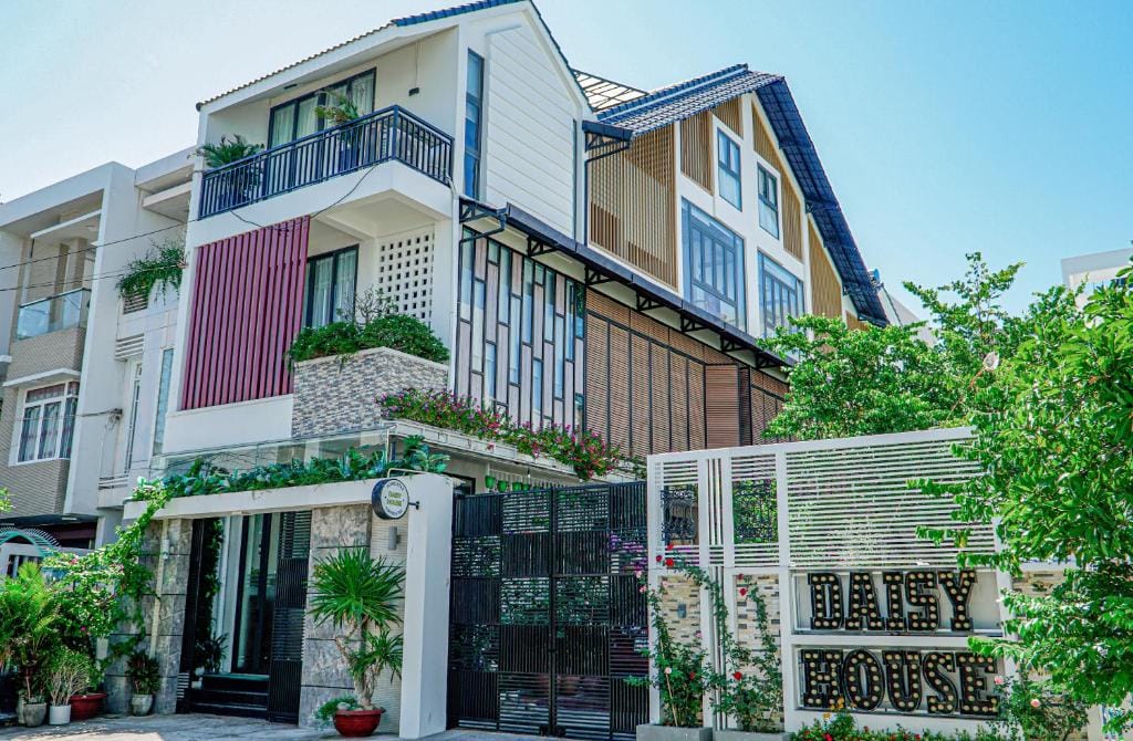 Daisy House — 3