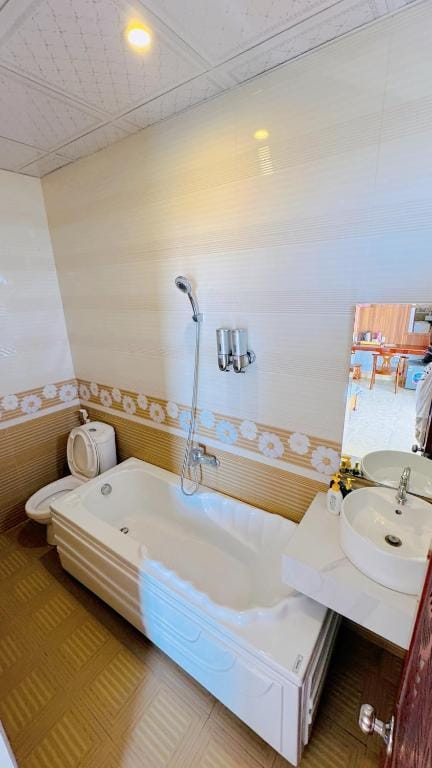 Kim Ngoc Khanh Hotel — 3