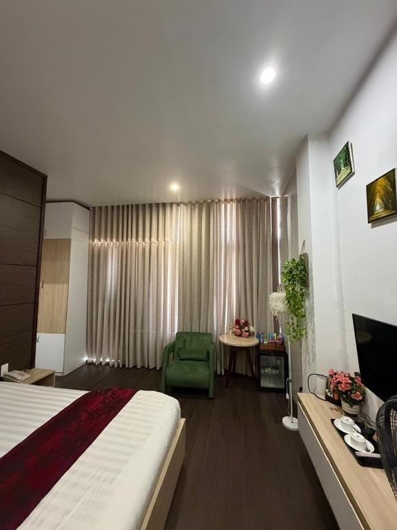 Phi Long Hotel — 4