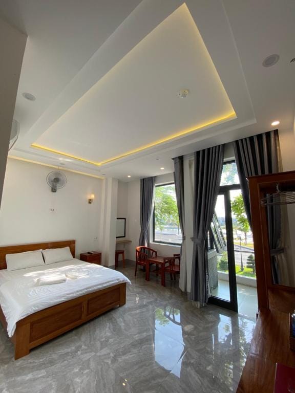 Queen Hotel — 2
