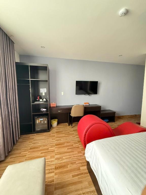 Novelty Hotel — 4